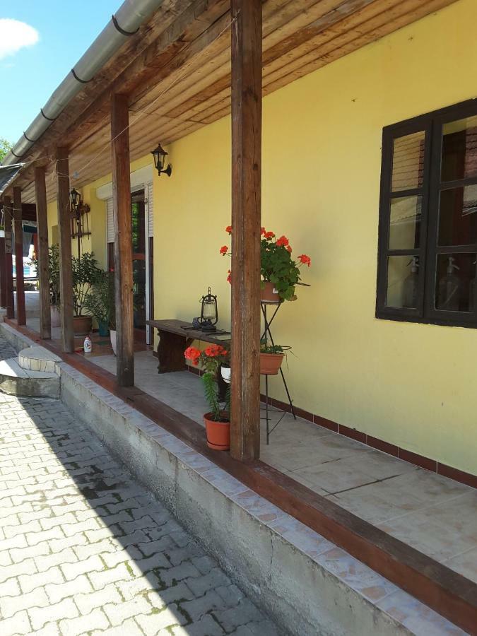 KanoIbolya Apartmanアパートメント エクステリア 写真